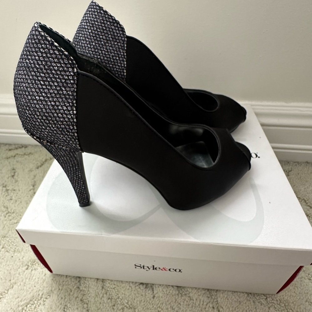 Black satin pumps with a little extra sparkle!